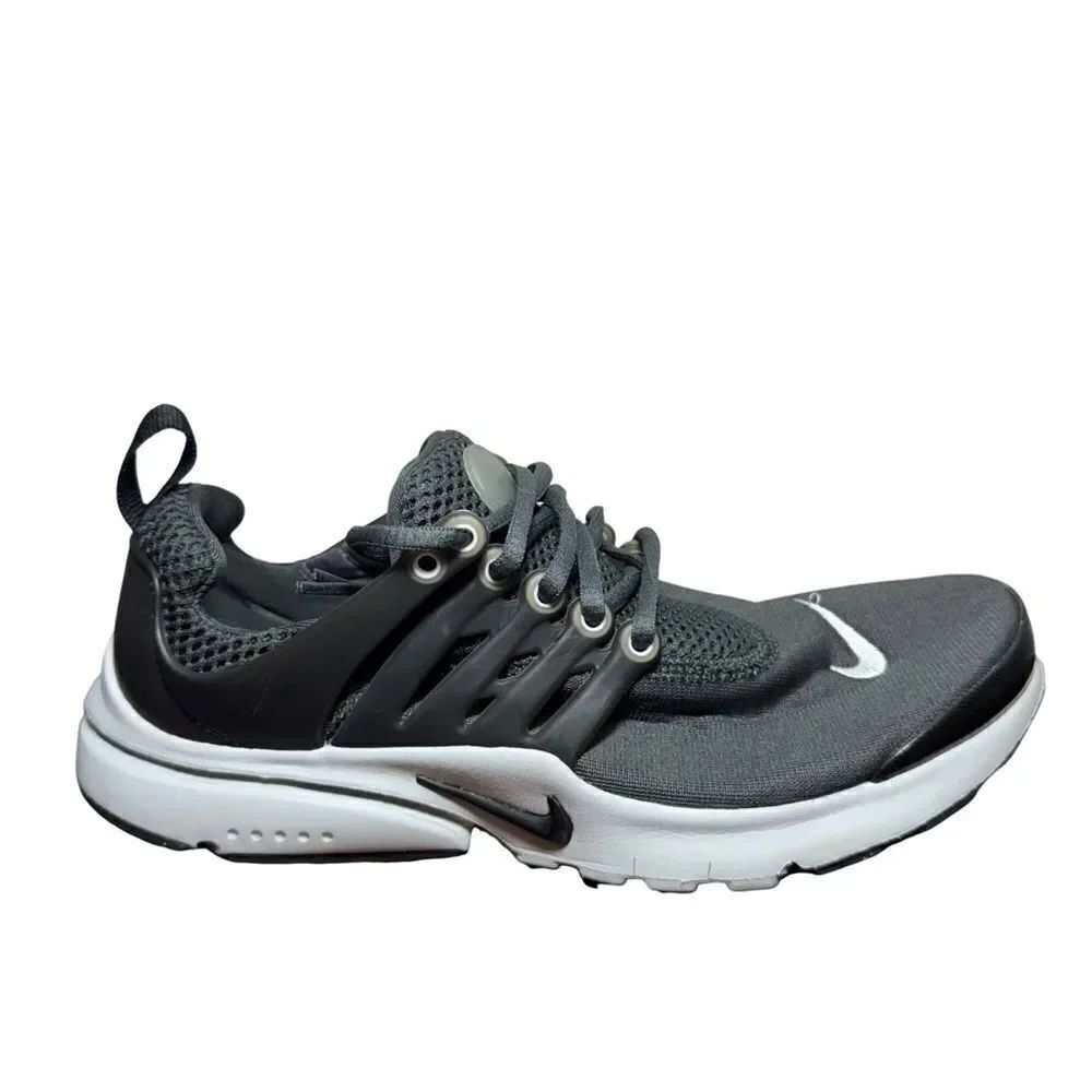 Women’s black Nike presto athletic training shoes size 6Y